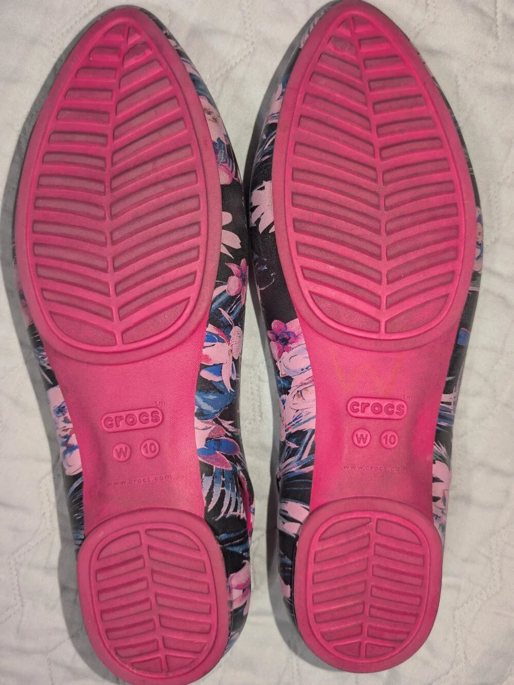 CROCS Women's 10 Pink Floral Pointed Slip-On Flats